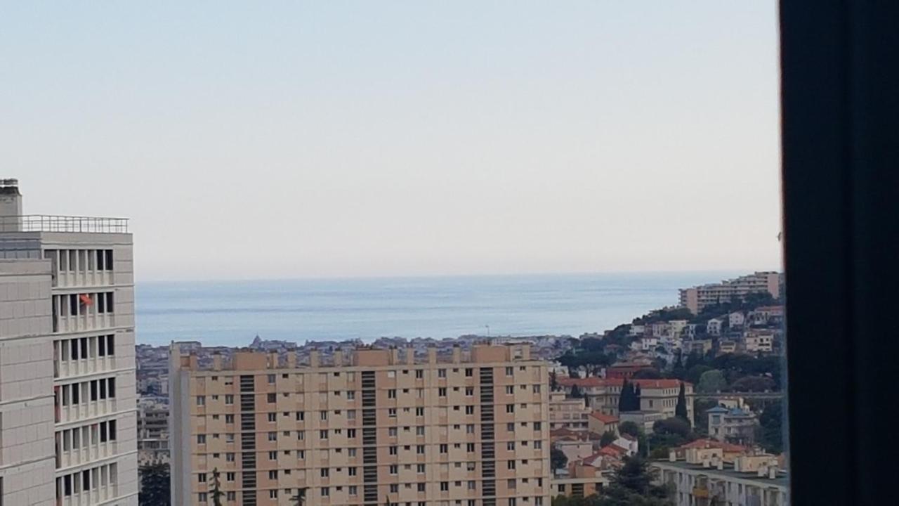 Seaside Tram Haven: Budget-Friendly Room with Kitchen and Views Nice Exterior photo